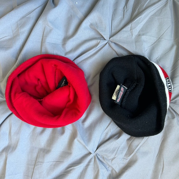 Blackhawks winter hat 2pc bundle - Picture 4 of 8